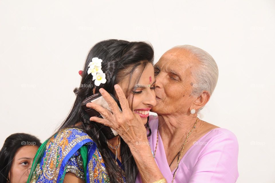 Love Of Grand Mom
Dadi expressing love to Newly wedded