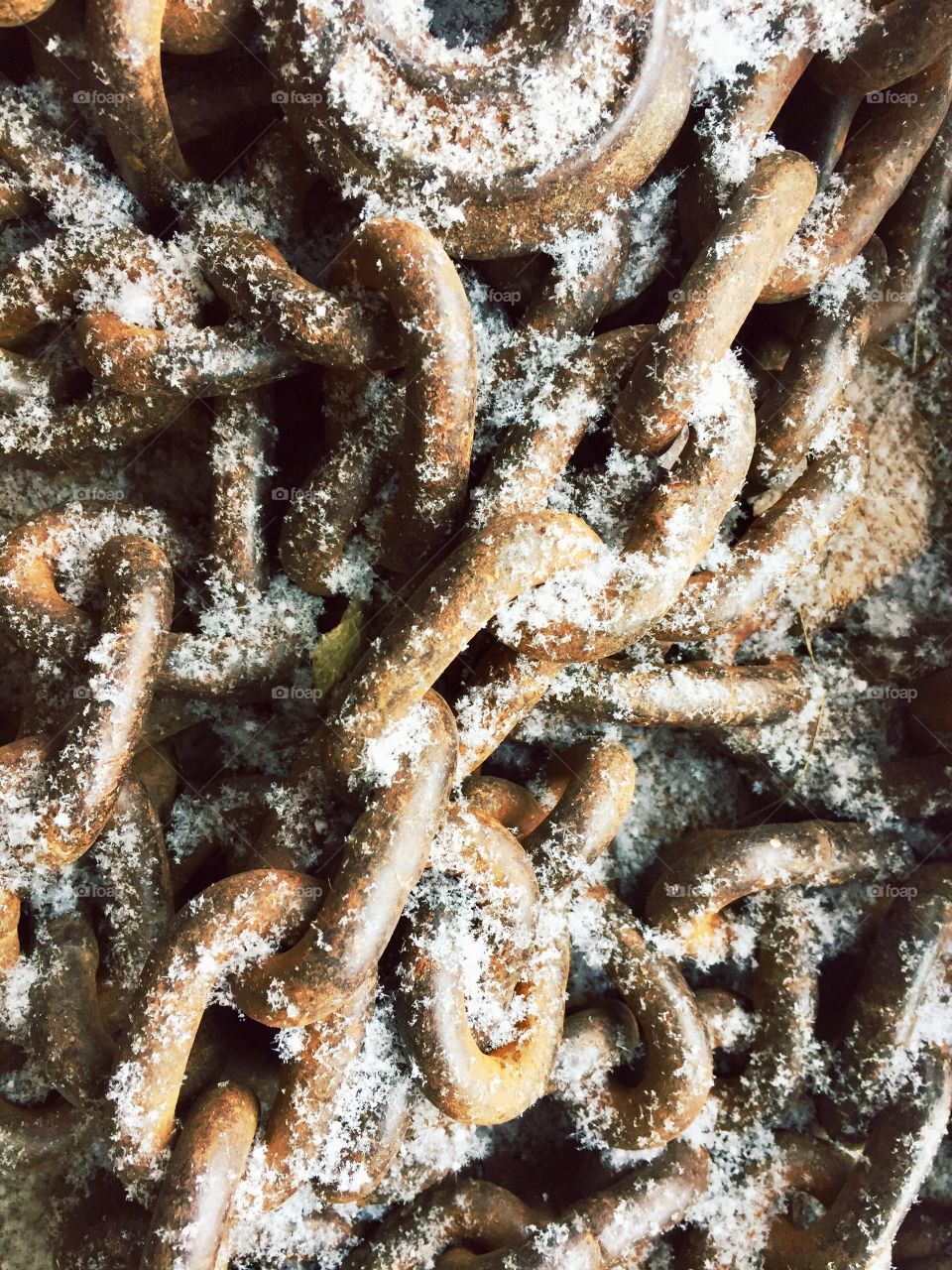 Snowflakes on rusted chain