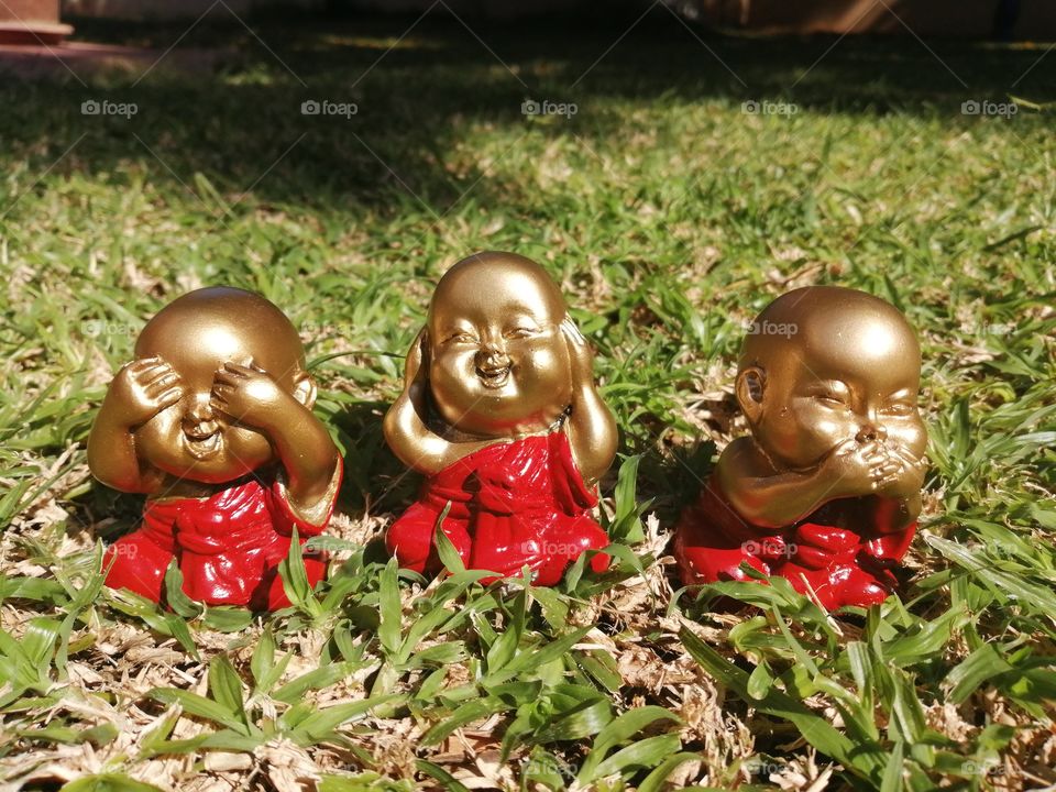 Three baby monk statuettes. See no evil, hear no evil, speak no evil.