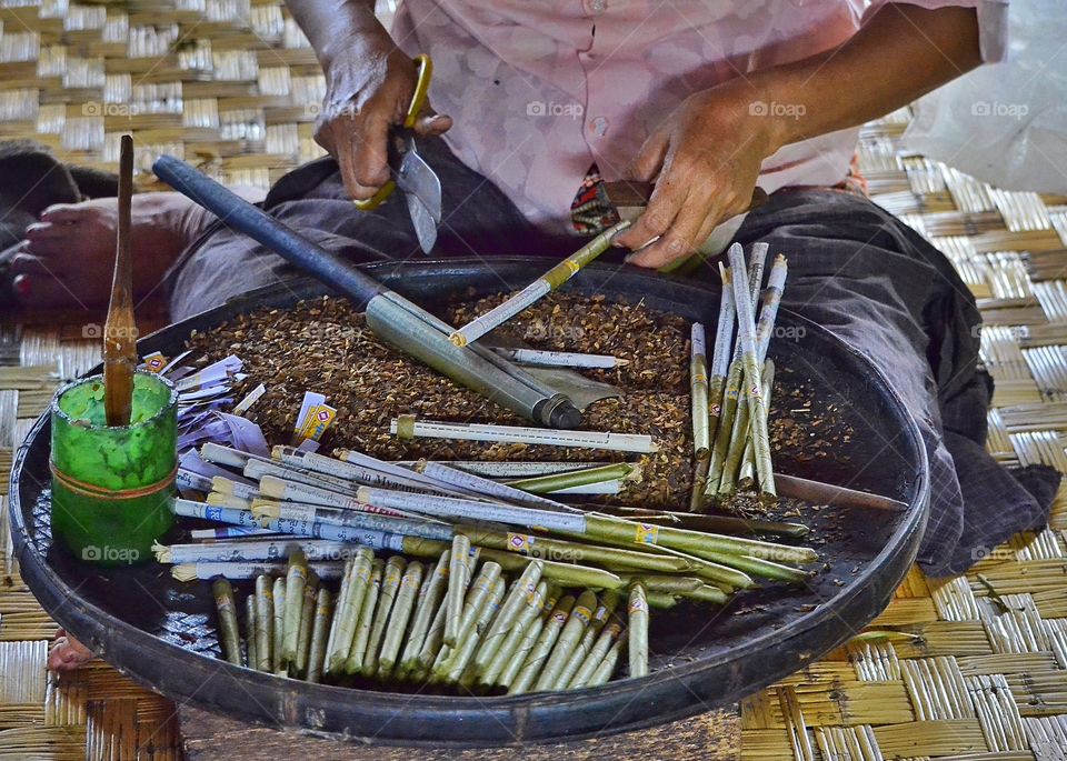 Burmese cigars made by women - Inle lake - August 2015