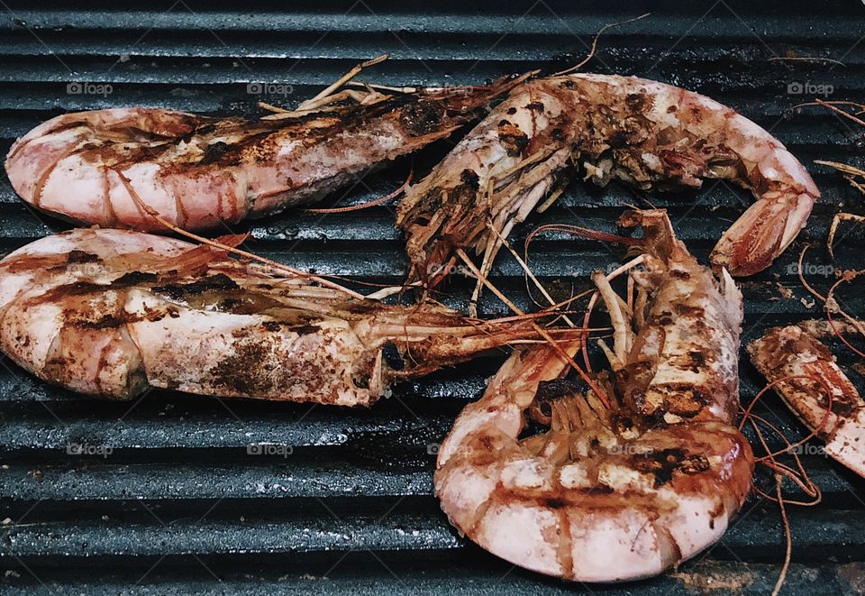 Cooking shrimp on the grill