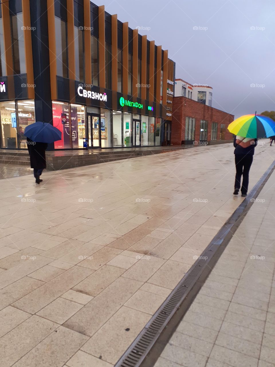 на улице дождь