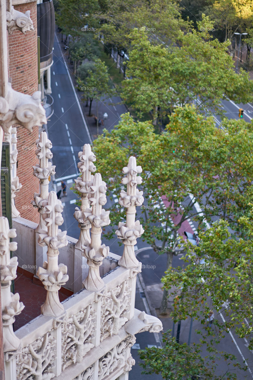 Barcelona. Avda Diagonal vista desde la Casa de les Puntxes . Detalles de las terrazas del edificio. 