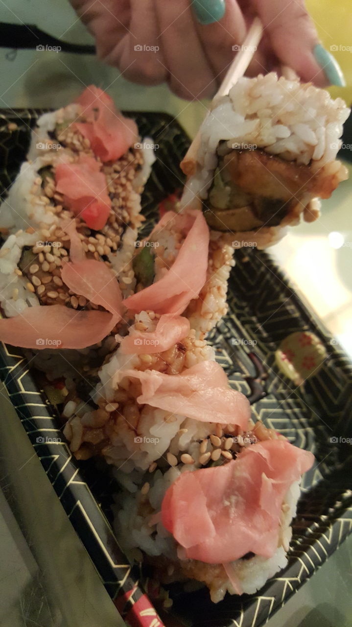 eel avocado roll