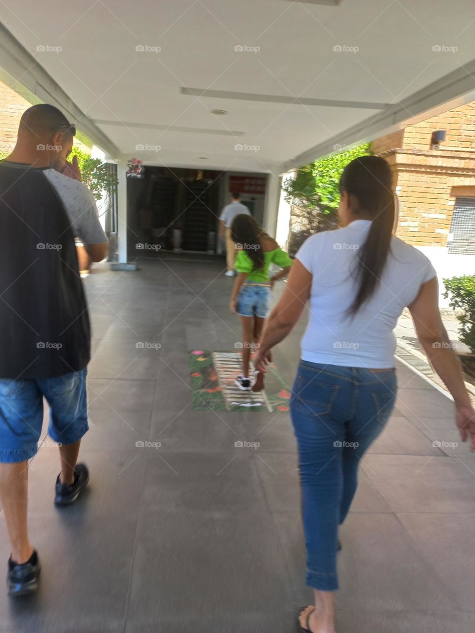 O jeans é  um tecido atemporal  e versátil. A versatilidade do jeans, está  sempre em alta, peça que nunca sai da moda e pode ser usada em qualquer ocasião