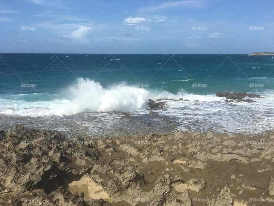 The clash of the wave in the rocks!