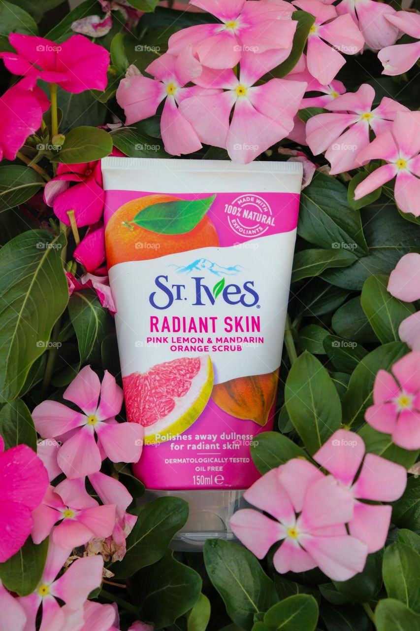 St.ives- radiant skin,  pink lemon and mandarine orange scrub