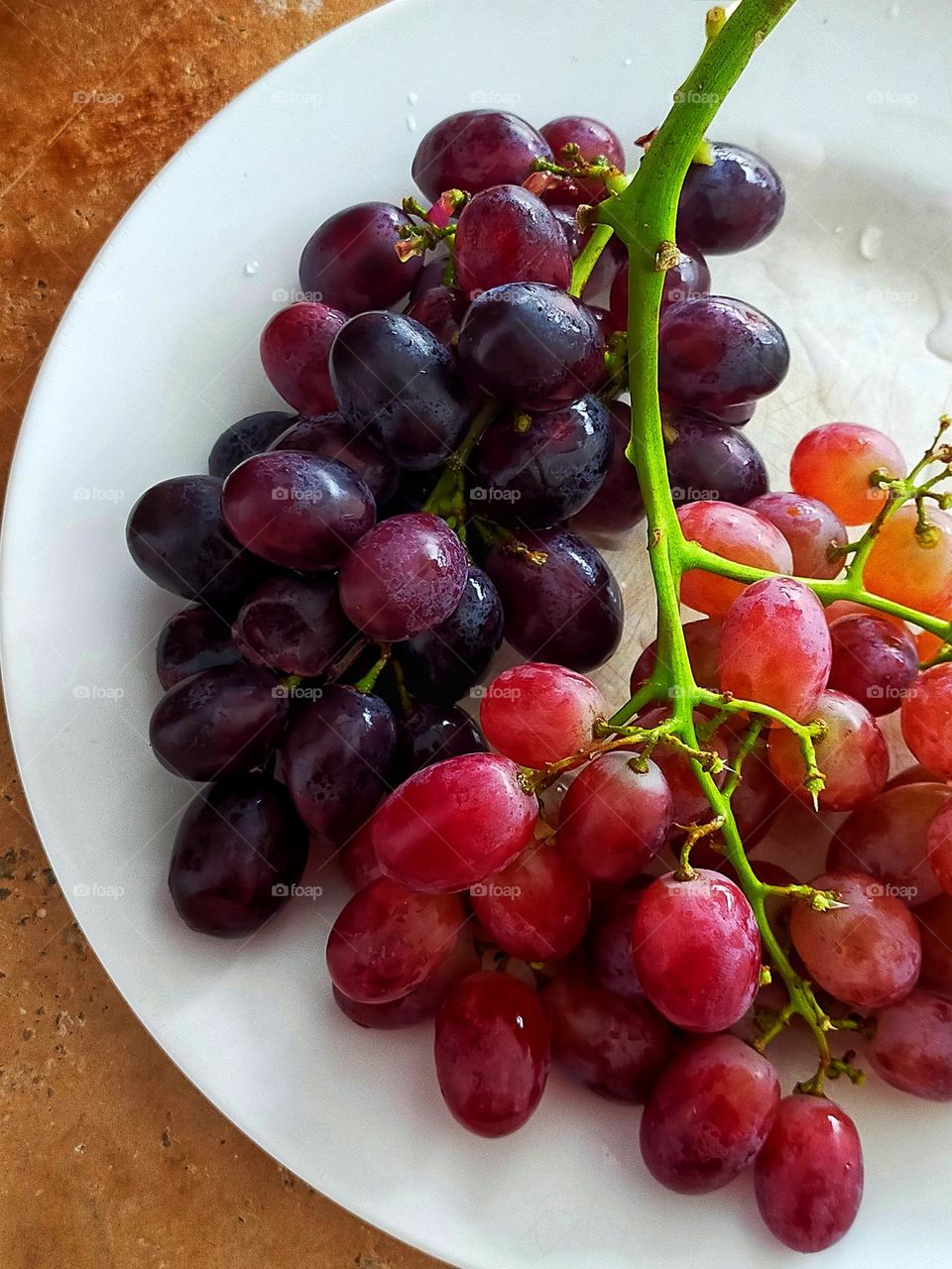 Take a picture of a bunch of grapes.