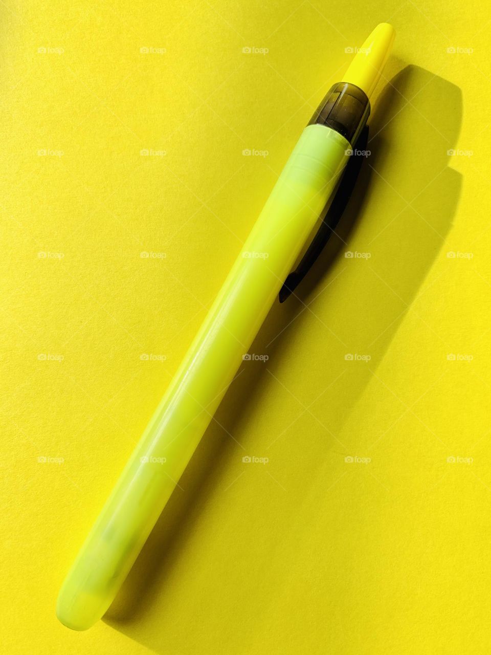 Highlighter with yellow background.