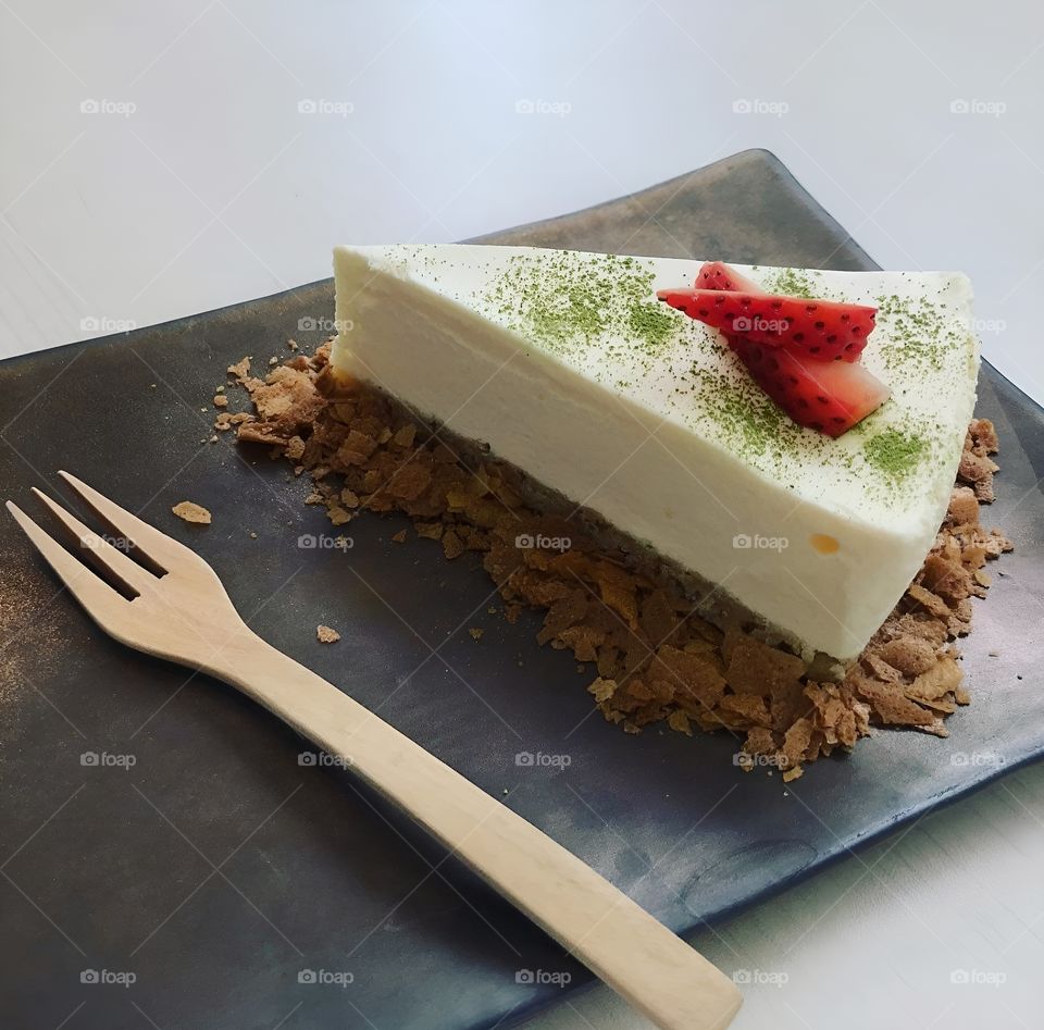 simple strawberry chess cake