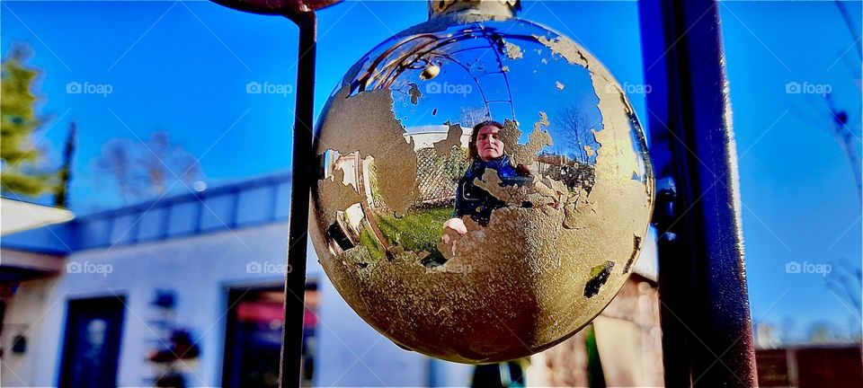 A beautiful hollow glass sphere with metallic mirror overlay to be hung on a Christmas tree or outside in a garden to gaze at and reflect on what’s in the heart. That’s self-hypnosis well worth it. 2021. Hypnotic Productions