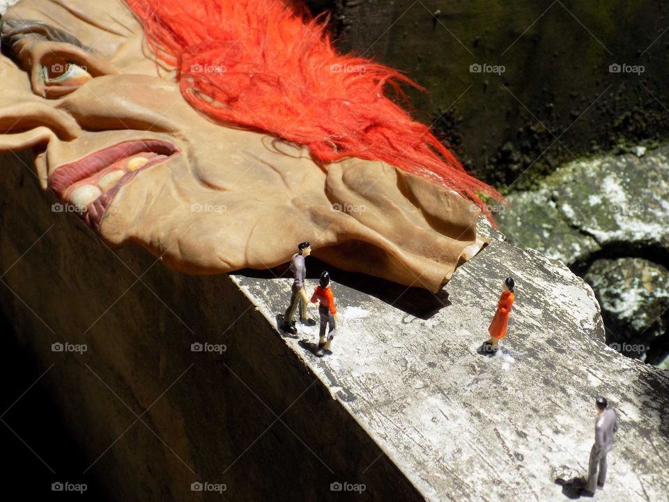 The world of liliput, giant mask