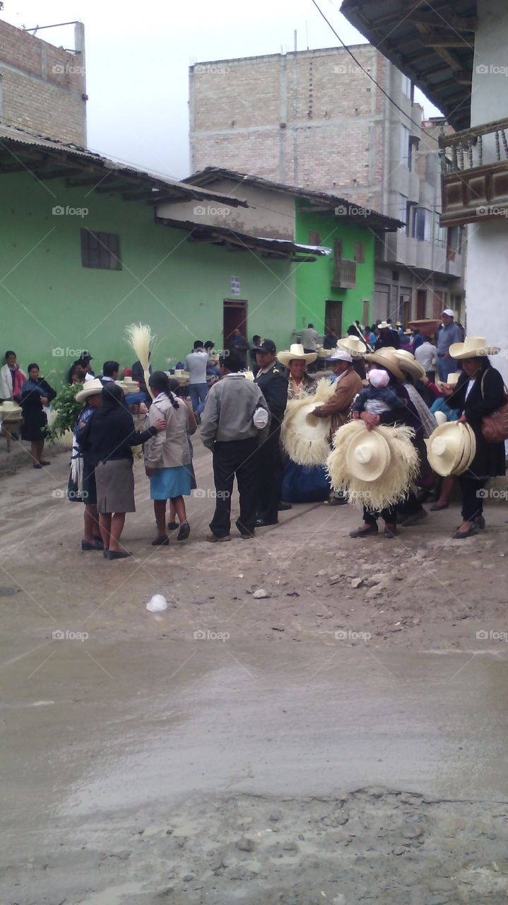 pueblo de bambamarca Perú ,haciendo sombreros de paja