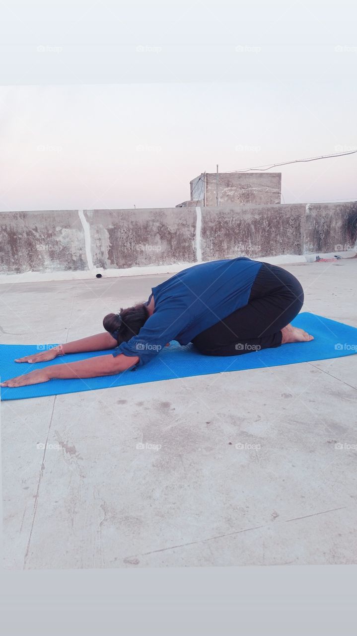 Benefits of Yoga
Yoga improves strength, balance and flexibility. ..
Yoga helps with back pain relief. ...
Yoga can ease arthritis symptoms. ..
Yoga benefits heart health. ..
Yoga relaxes you, to help you sleep better. 
Yoga can mean more