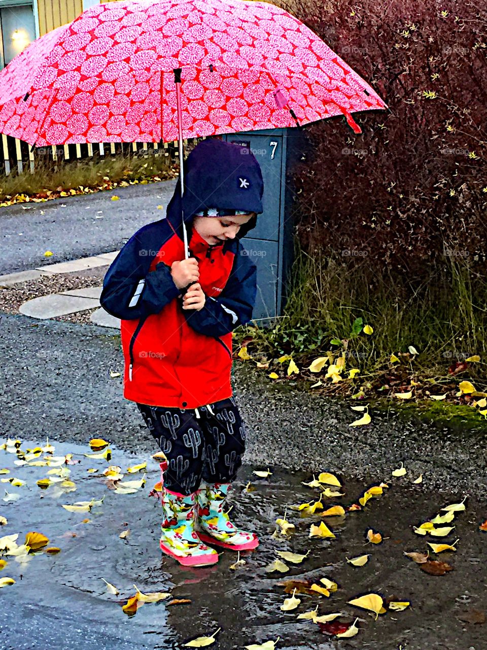 Child have fun in the rain! 