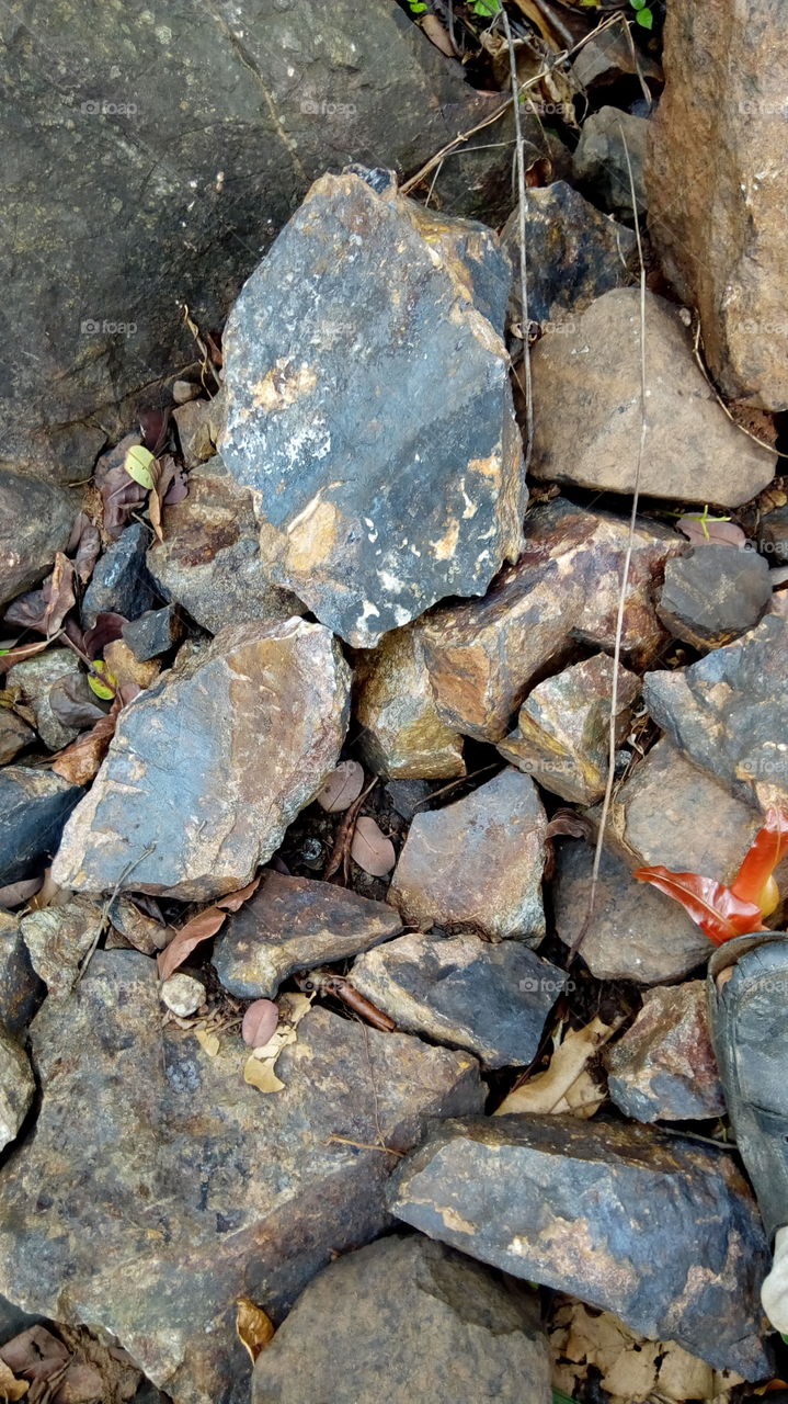 manganese ore ,pebbles, cobbles and boulders
