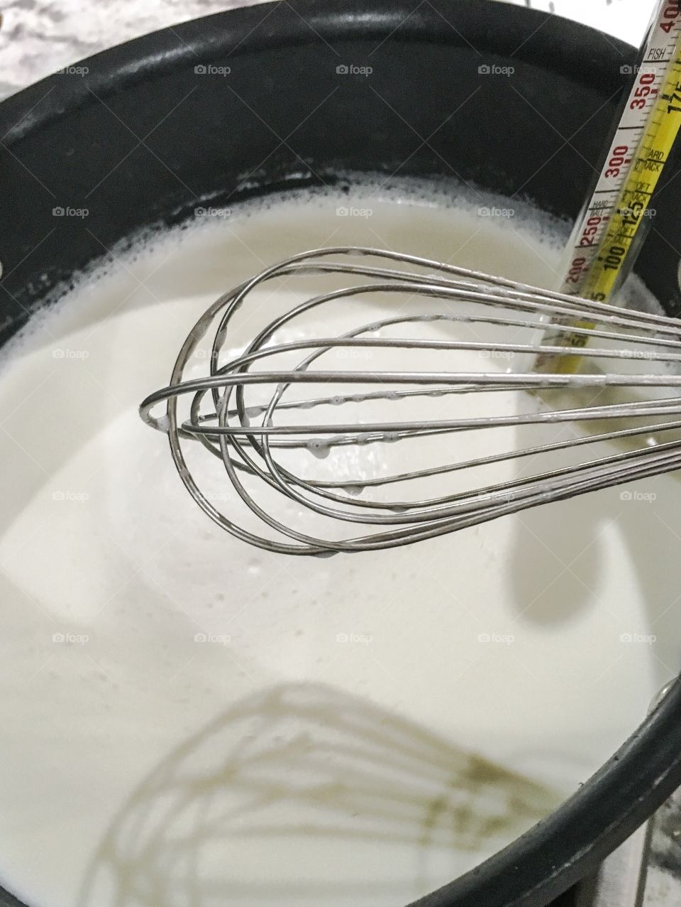 Making yogurt 