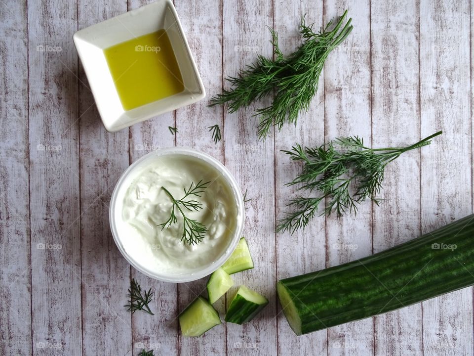 Making Greek tzatziki