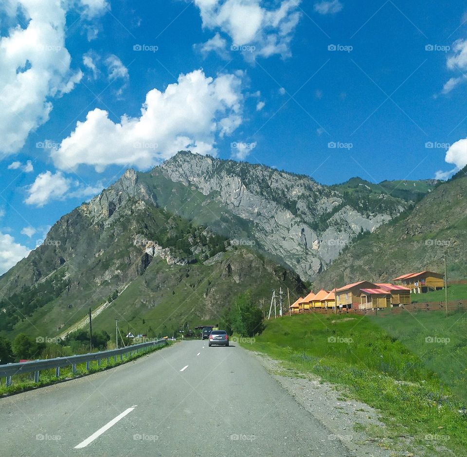 Road along the mountains