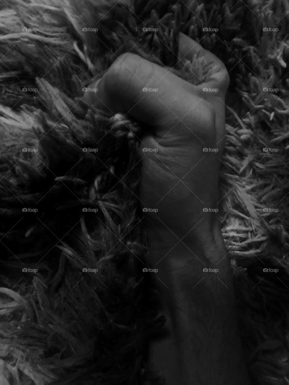 hand. pain. black and white.