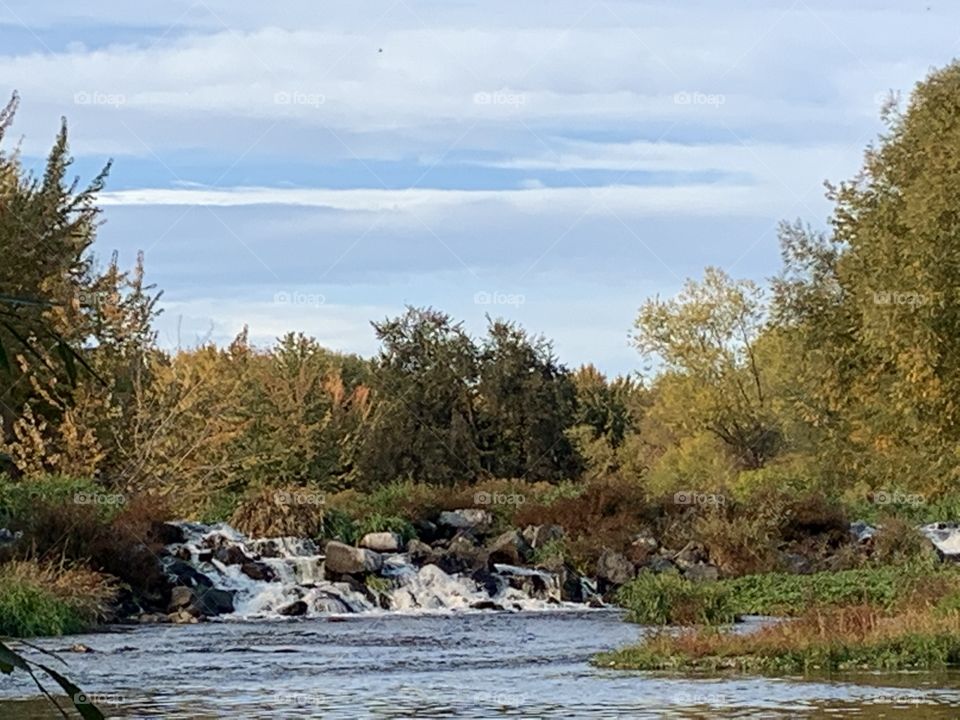 Fall colors on the river 