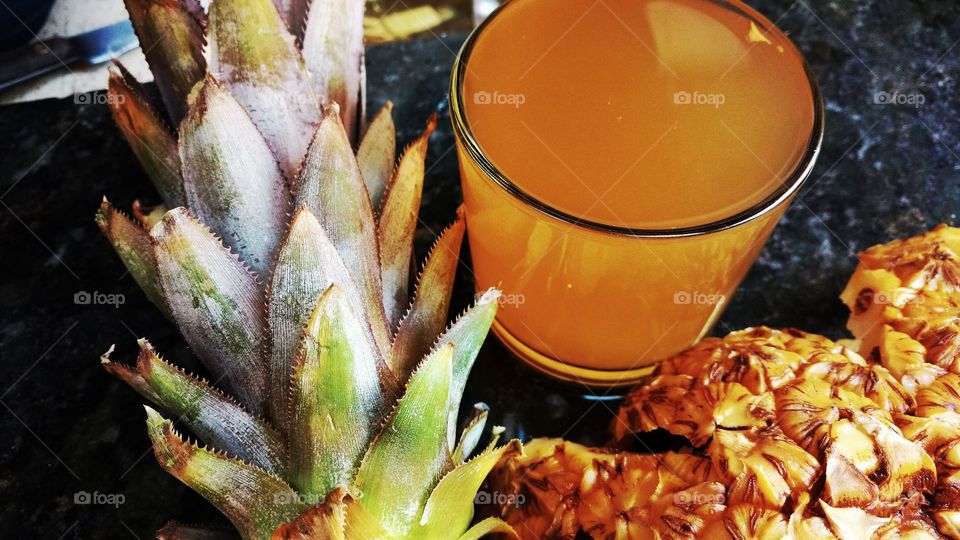 Chá, de casca de abacaxi.