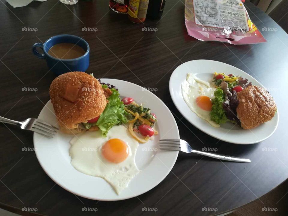 My best friend prepare breakfast for me