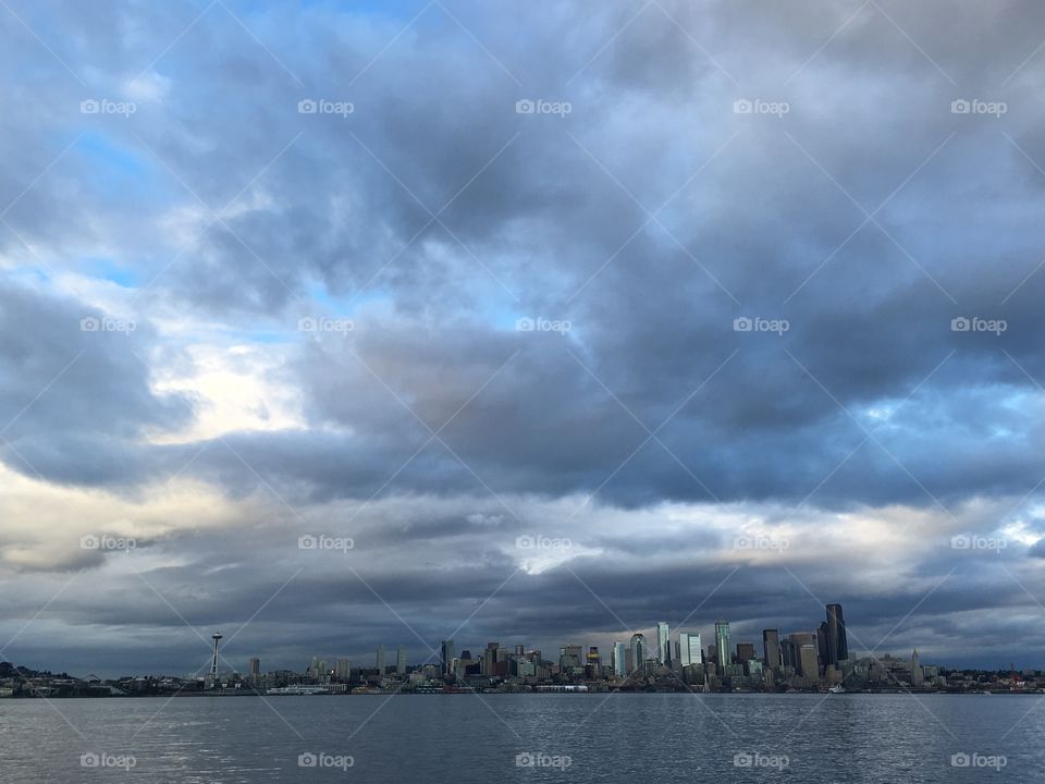 Sunset skyline under clouds 