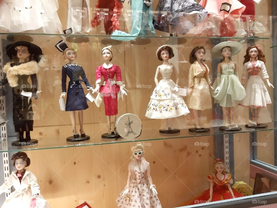The magic world of dolls