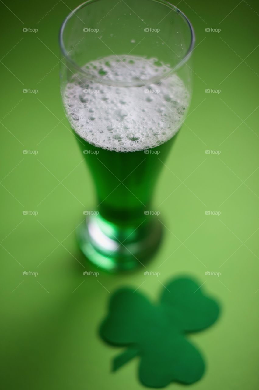 St. Patrick's day, green, leprechaun, beer, green beer, paraphernalia, Ireland, Irish, March 17, clover, lucky, luck, good luck, coins, wealth, hat, leprechaun, pot, confetti, holiday, Wallpaper, background, spectacles, carnival, karnavalnye glasses, green hat, celebration, parade, cocktail, drink, drinking, alcohol, Mixology, drink, top, minimal, festival, party, March, event, accessories, festival glasses, spring, deep green, green, grass, thematic, national, tradition, traditions, traditional, St. Patrick, Patricks, Saint Patrick, patricks, still life, symbol, 