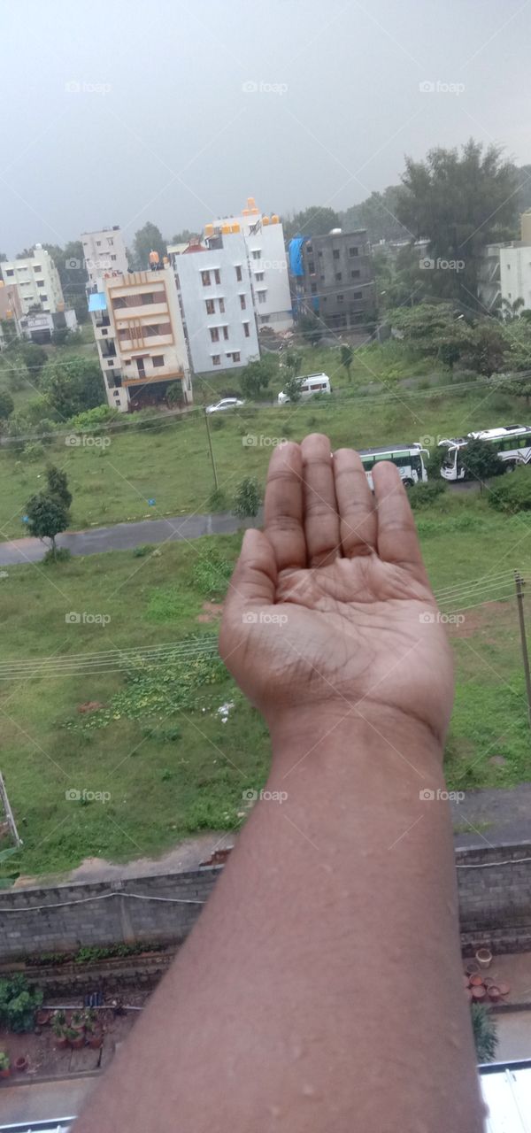 Wet hands on rain is pure bliss ❤️✨