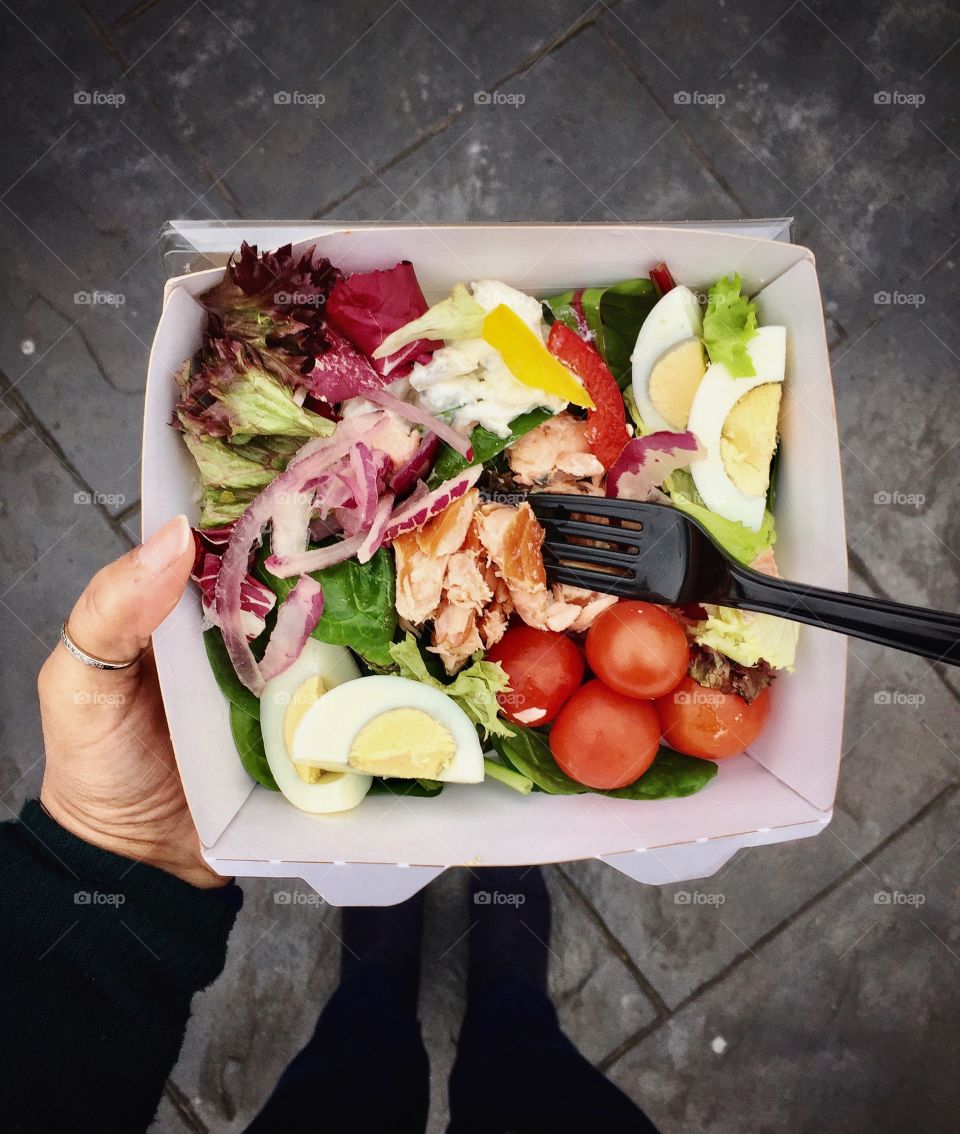 Smoked salmon with healthy salad on the go