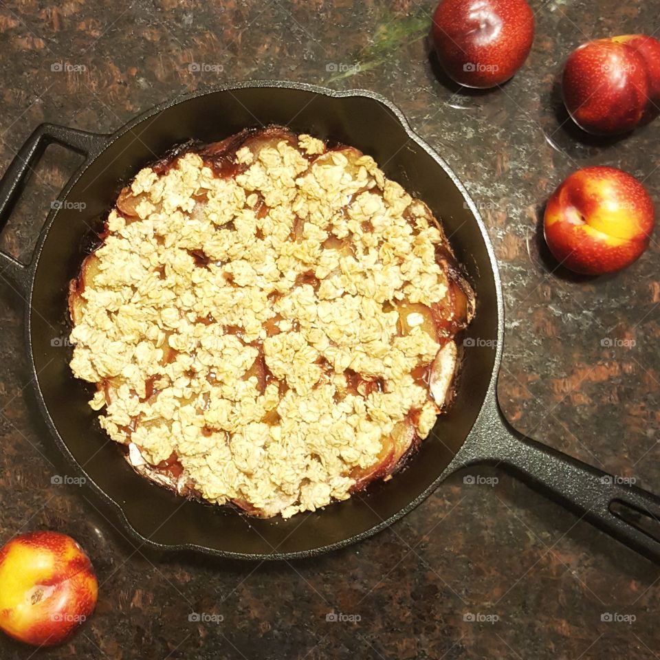 plum crisp in a cast iron skillet