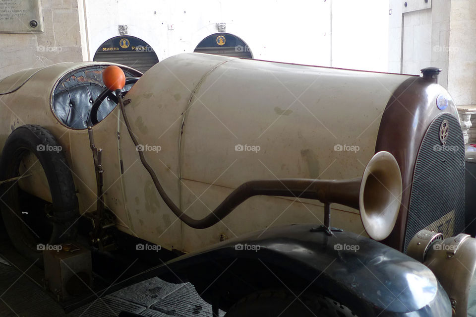 Oldtimer with large horn