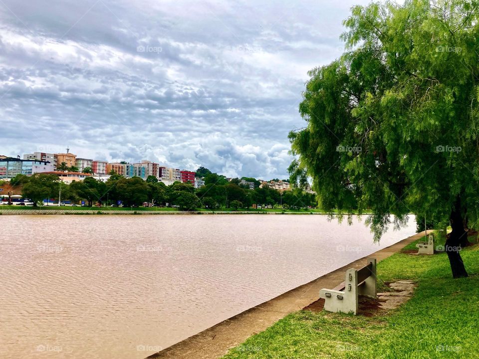 A tranquilidade do Lago do Taboão, em Bragança Paulista. 

Ficar olhando para a água, espairece!
