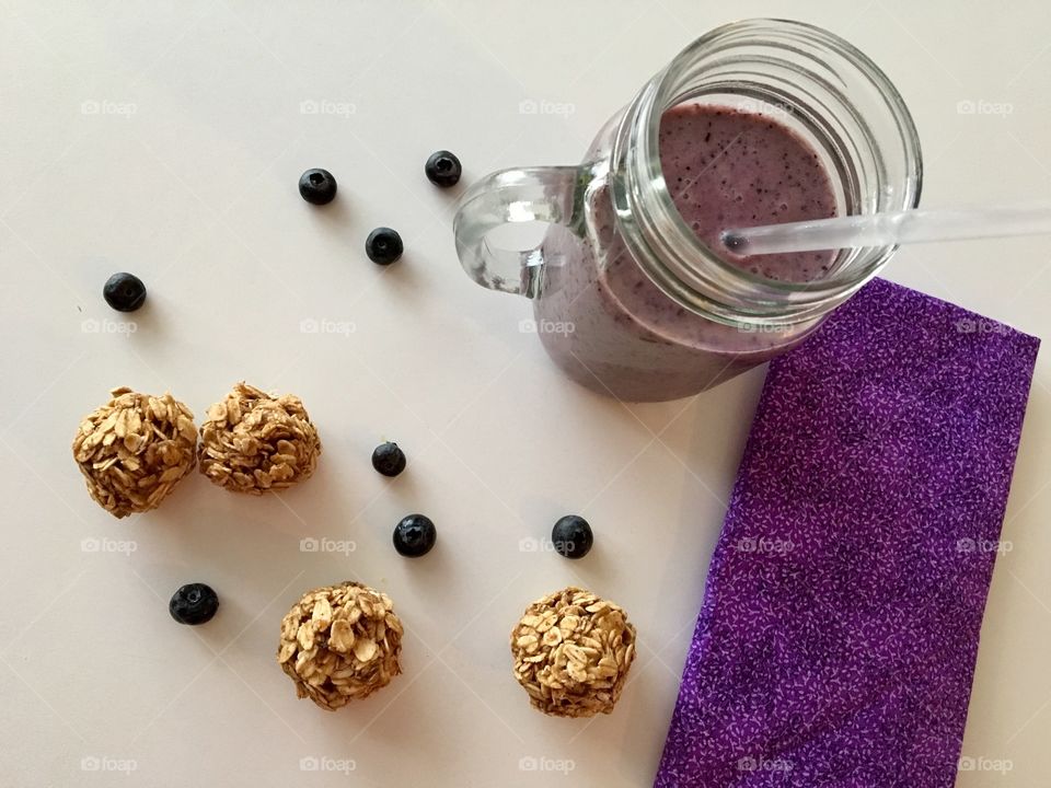 Blueberry Banana Smoothie and Protein Nuggets (oatmeal, honey, banana and peanut butter)