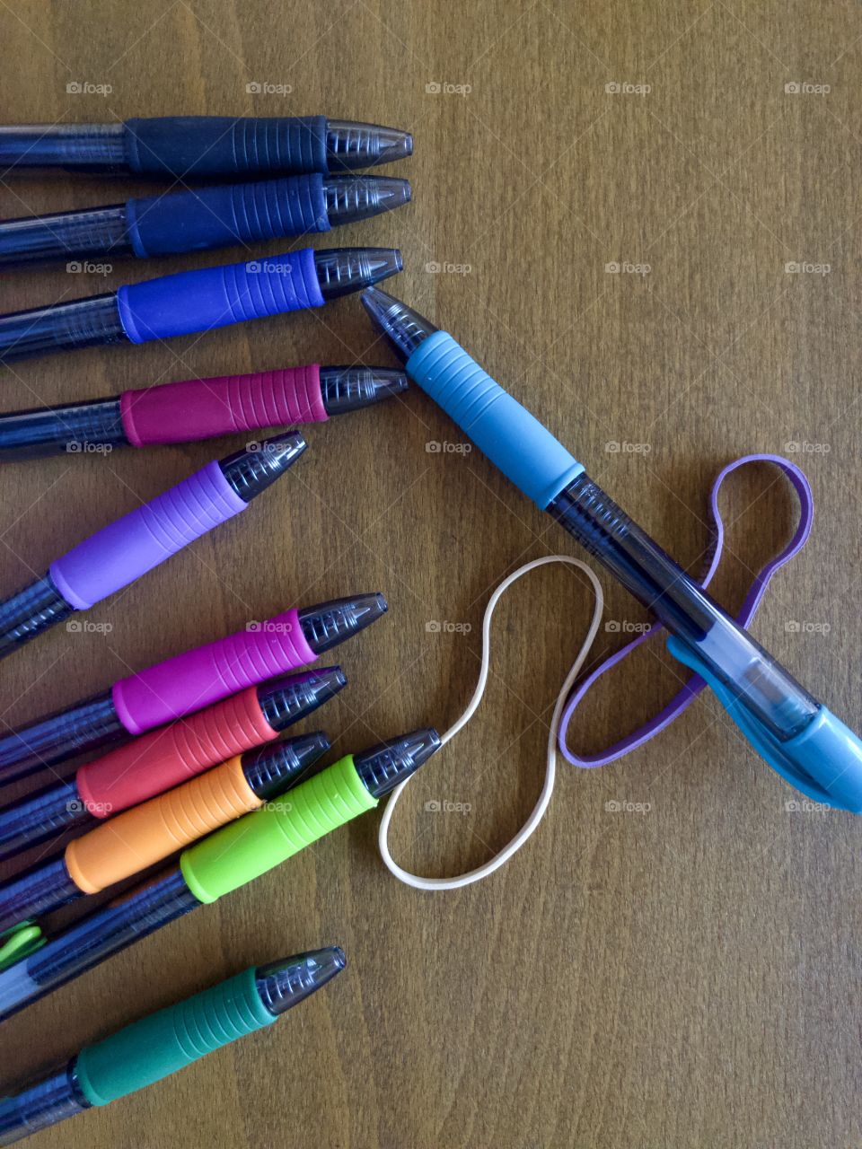 Pens and rubber bands on desktop workspace 