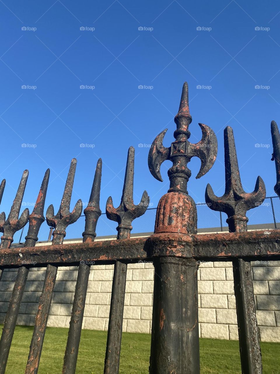 Iron rust gate