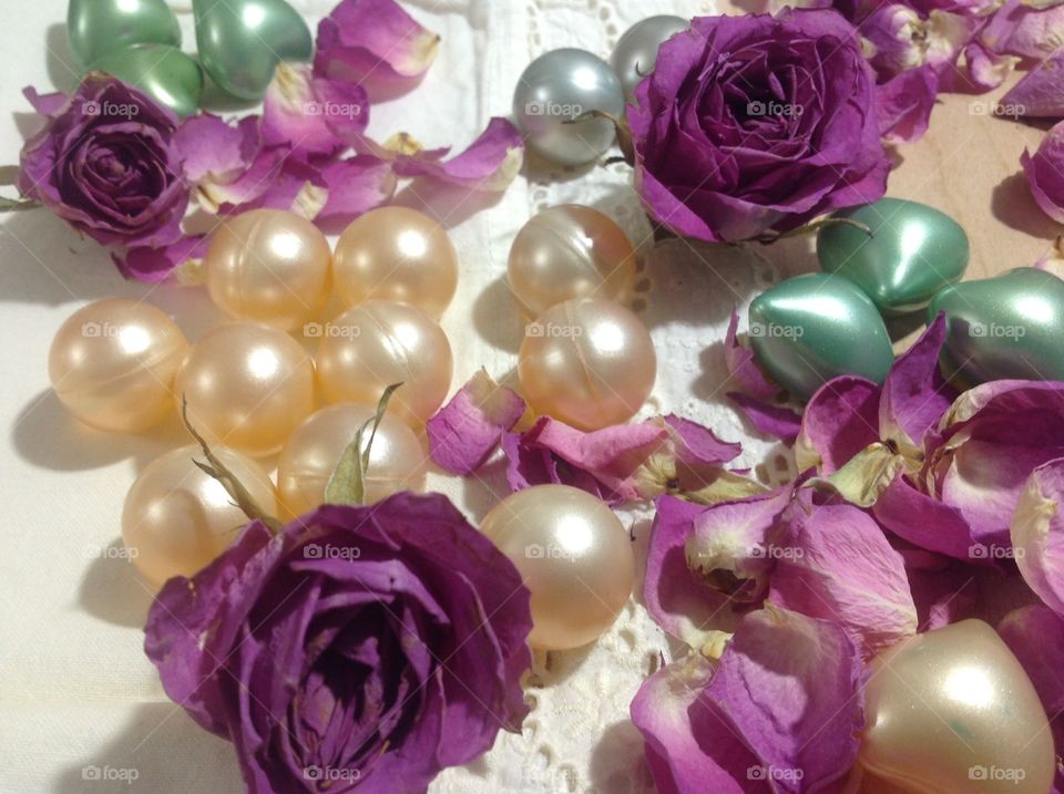 Balls with essential oils and dried roses.