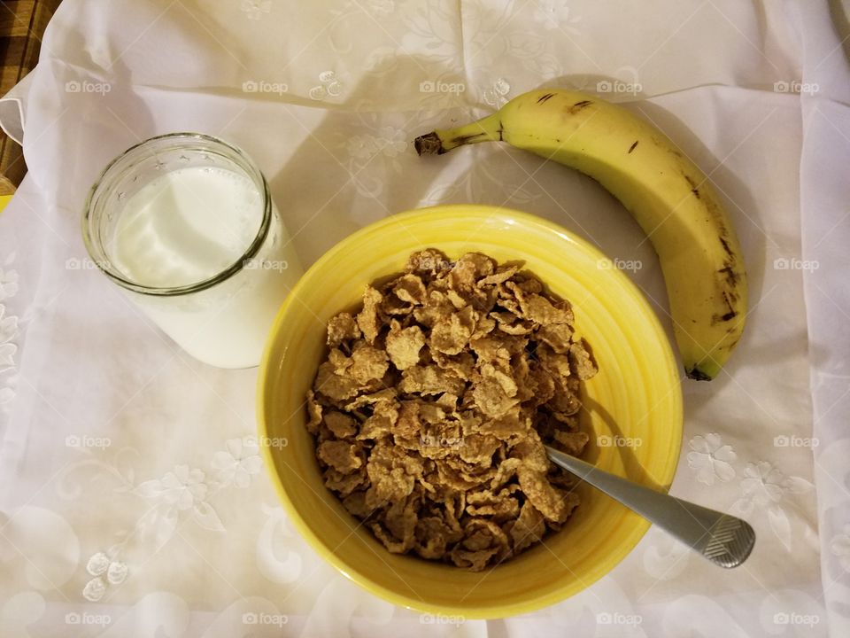 food cereal milk banana