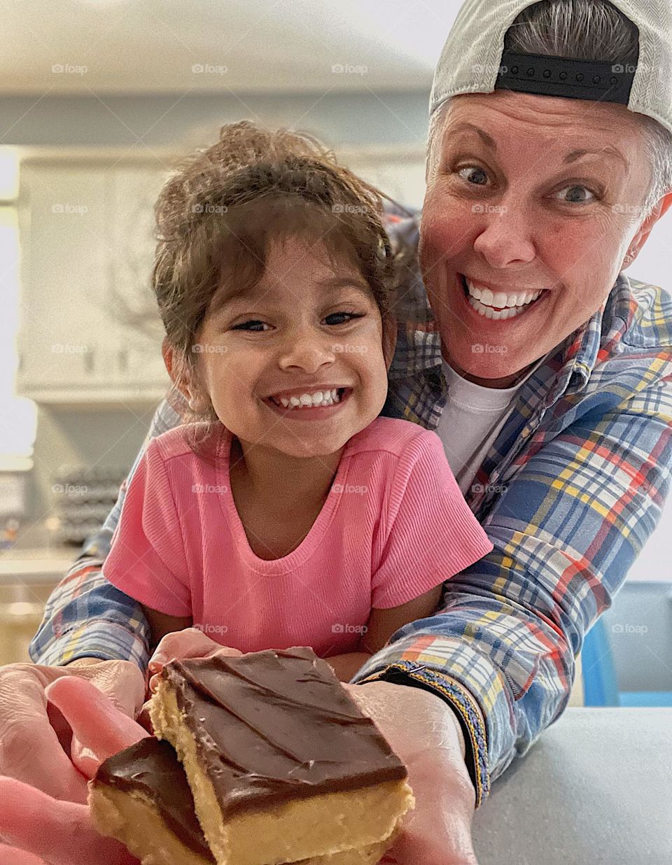 Baking with toddlers, making treats in the kitchen, baking homemade treats, making baked goods at home, homemade Reese’s No Bake bars