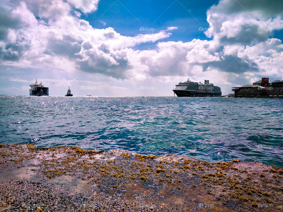 Great views of ships at the harbor with that amazing blue sky in the background ⛅