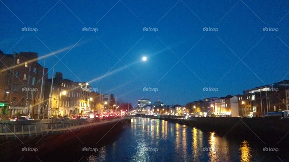 The River Liffey is a river of Ireland, born near Kippure, a mountain in County Wicklow, and travels about 125 km by the counties of Wicklow, Kildare and Dublin before emptying into the Irish Sea.
