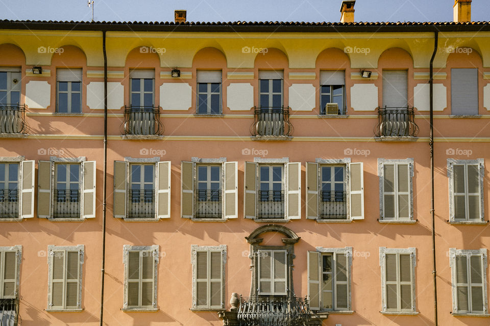 Lago Como no norte da Itália é um lugar lindo para se conhecer na Europa, com paisagens incríveis!