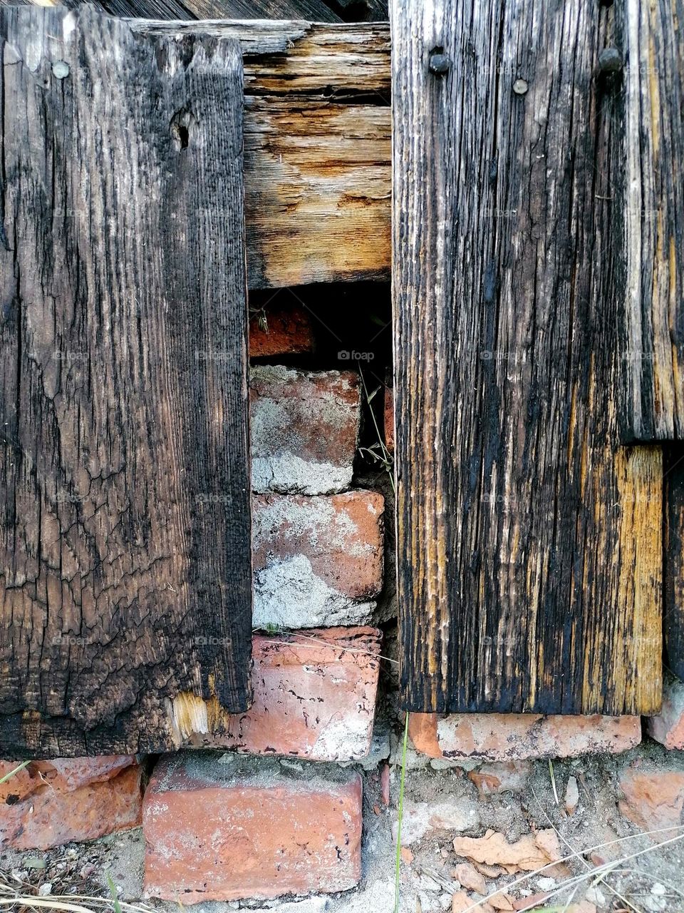 Square bricks and patinated wood can be found in the ruins of the old house