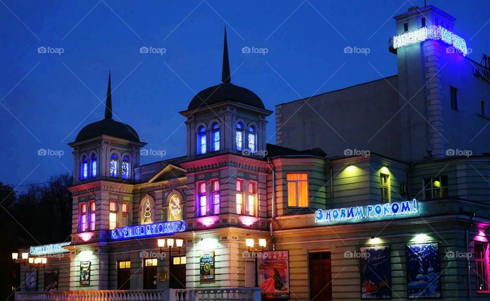 ARCHITECTURE WITH LOTS OF ART!!