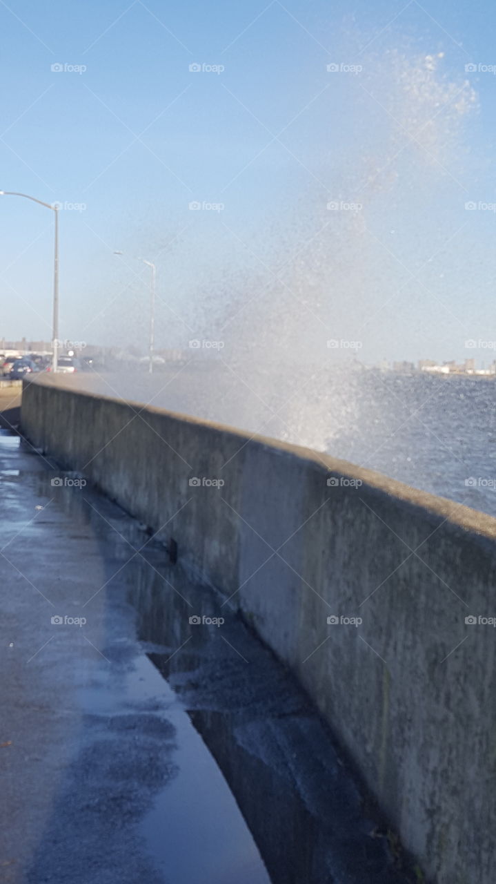 Sea water splashing