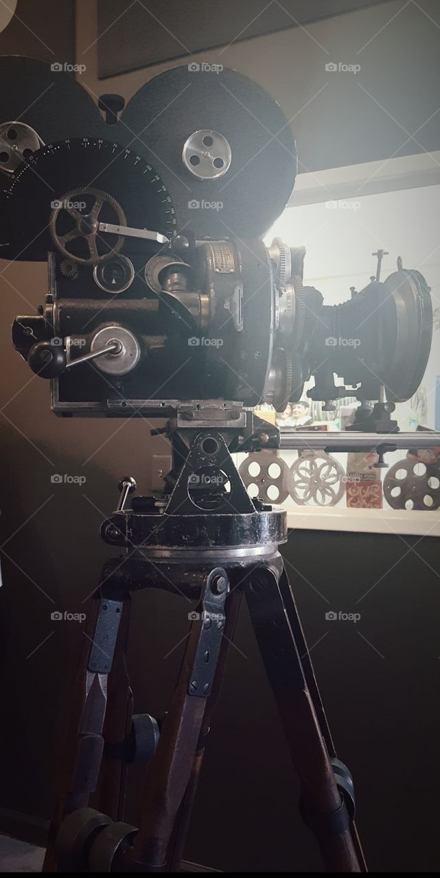 A vintage camera at the Niles Film Museum. The location of the Essanay Film Studio where many silent films were made including a few Chaplin films.