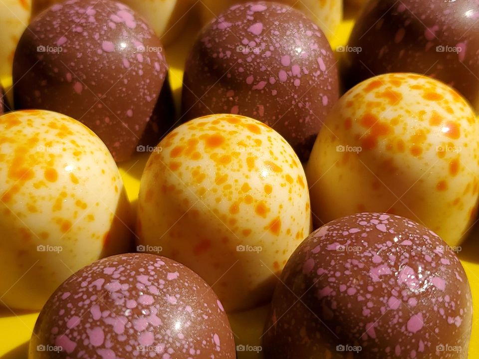 Delve premium 100% Belgian chocolate and Italian-style cream mascarpone lemon and raspberry truffles.