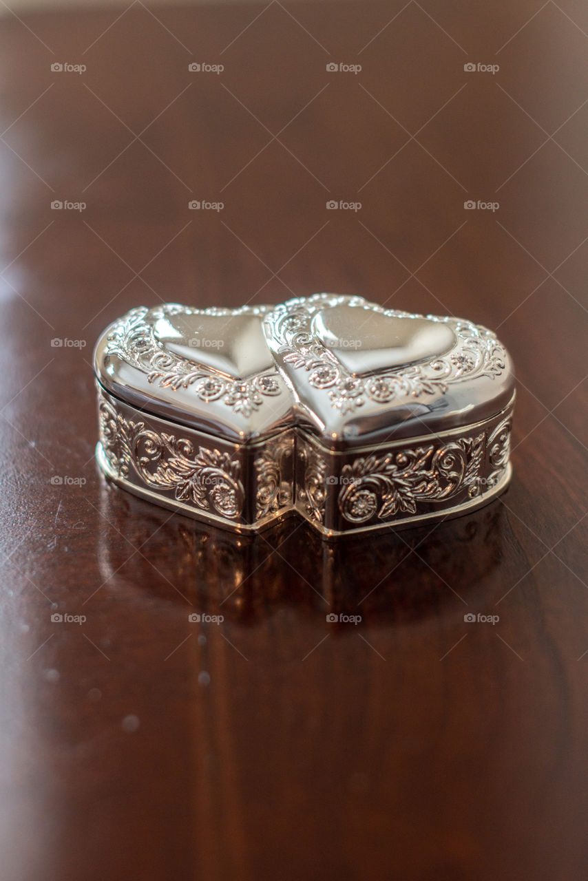 Double heart ring box
